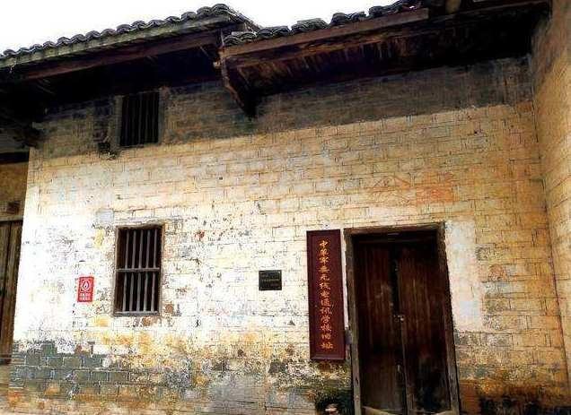 他姓張，浙江人，105歲；迄今為止，他是張姓最長(zhǎng)壽開國(guó)將軍