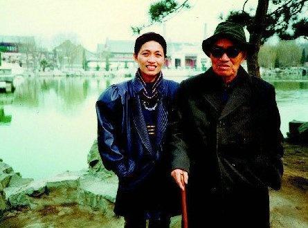 他姓張，浙江人，105歲；迄今為止，他是張姓最長(zhǎng)壽開國(guó)將軍
