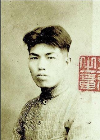 他姓張，浙江人，105歲；迄今為止，他是張姓最長(zhǎng)壽開國(guó)將軍