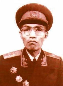 他姓張，浙江人，105歲；迄今為止，他是張姓最長(zhǎng)壽開國(guó)將軍