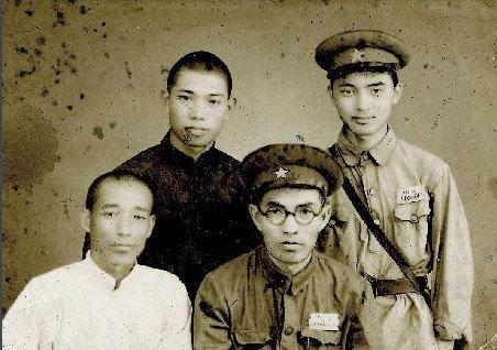 他姓張，浙江人，105歲；迄今為止，他是張姓最長(zhǎng)壽開國(guó)將軍
