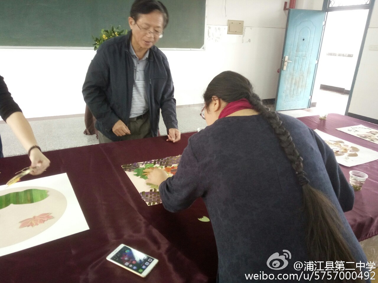 指導(dǎo)美術(shù)老師重新構(gòu)思畫面